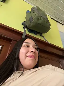 Snapshot of BELLAALEJA chatting on 10.03.25 BELLAALEJA online show from 10.03.25