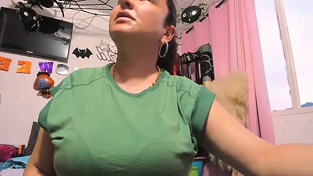 Snapshot of ASTRIDCHAT chatting on 10.28.25 ASTRIDCHAT online show from 10.28.25