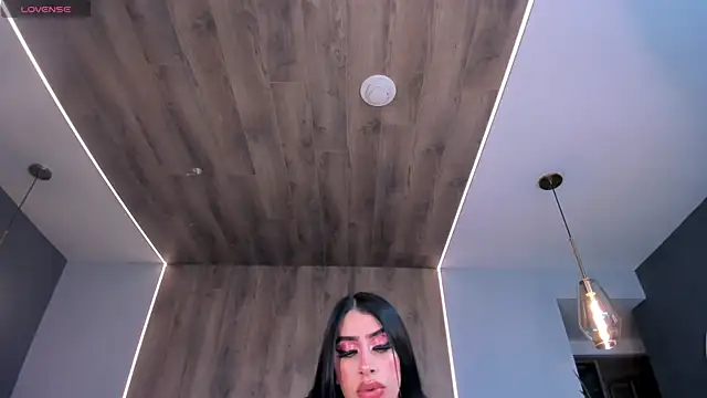 LeahLombardi  online show from 10.10.25