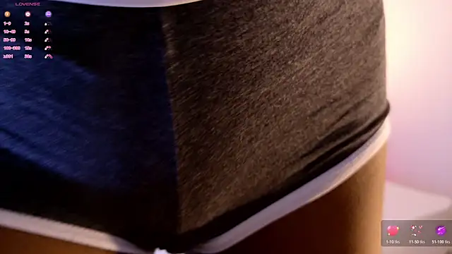 Snapshot of Emely_Deluxe chatting on 02.15.26 Emely Deluxe online show from 02.15.26