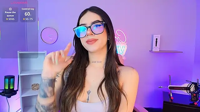 Snapshot of Alice_Vixen chatting on 10.14.25 Alice Vixen online show from 10.14.25