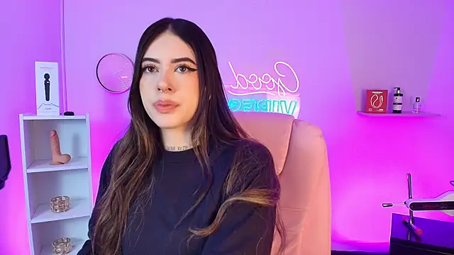 Snapshot of Alice_Vixen chatting on 10.22.25 Alice Vixen online show from 10.22.25