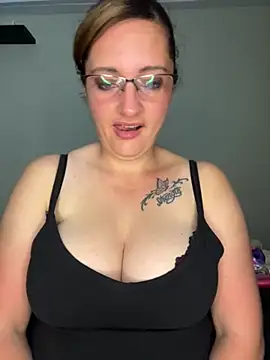 Snapshot of XADICTIVEX chatting on 10.05.25 XADICTIVEX online show from 10.05.25