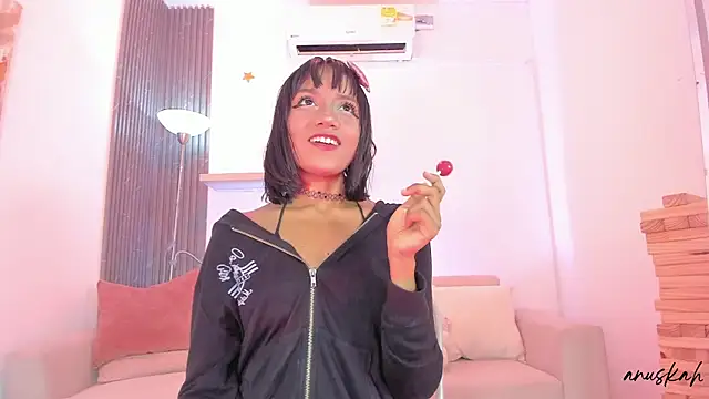 Snapshot of anuskah chatting on 10.02.25 anuskah online show from 10.02.25