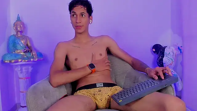 Snapshot of CamiiloRivera chatting on 10.05.25 CamiiloRivera online show from 10.05.25