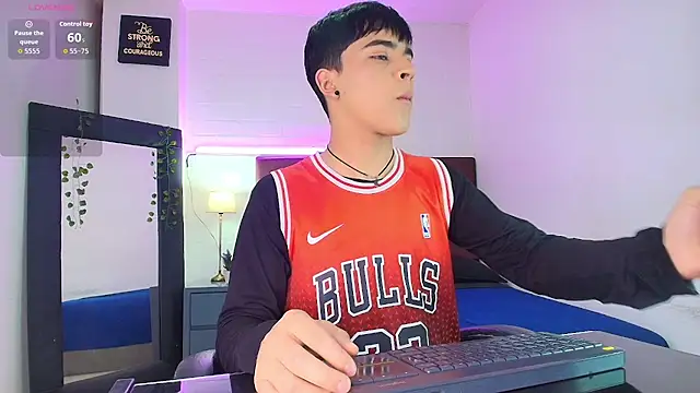 Snapshot of Lucass_love chatting on 09.25.25 Lucass love online show from 09.25.25