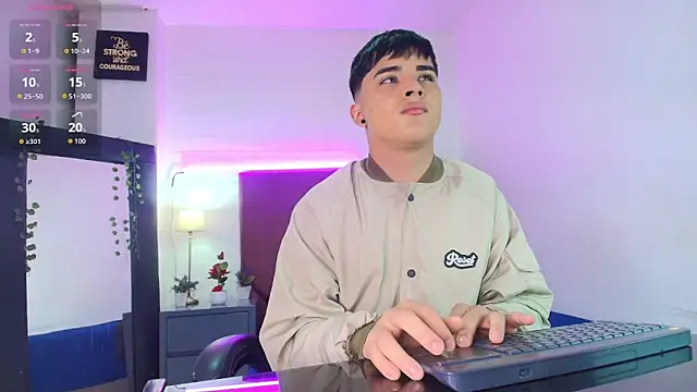 Snapshot of Lucass_love chatting on 09.30.25 Lucass love online show from 09.30.25