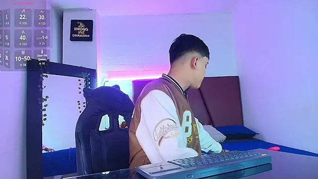 Snapshot of Lucass_love chatting on 10.01.25 Lucass love online show from 10.01.25