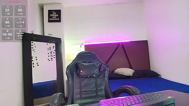 Snapshot of Lucass_love chatting on 10.04.25 Lucass love online show from 10.04.25