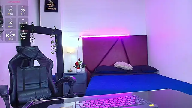 Snapshot of Lucass_love chatting on 10.06.25 Lucass love online show from 10.06.25