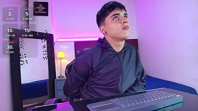 Snapshot of Lucass_love chatting on 10.07.25 Lucass love online show from 10.07.25