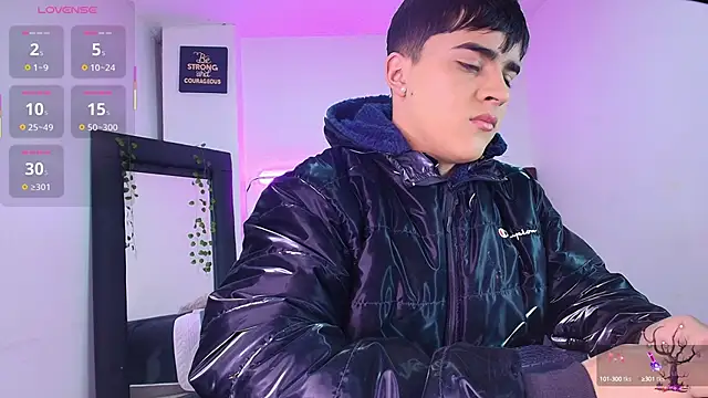 Snapshot of Lucass_love chatting on 10.15.25 Lucass love online show from 10.15.25