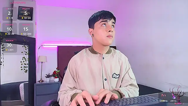 Snapshot of Lucass_love chatting on 10.20.25 Lucass love online show from 10.20.25