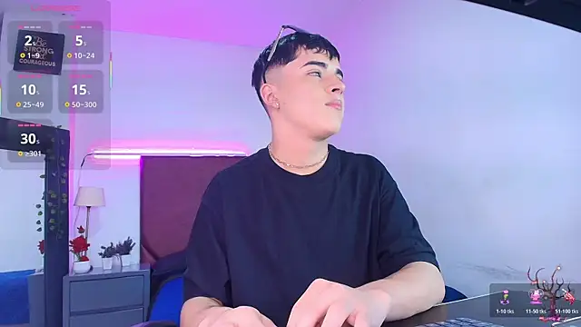 Snapshot of Lucass_love chatting on 10.23.25 Lucass love online show from 10.23.25