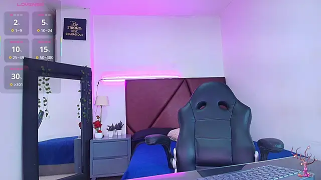 Snapshot of Lucass_love chatting on 10.25.25 Lucass love online show from 10.25.25