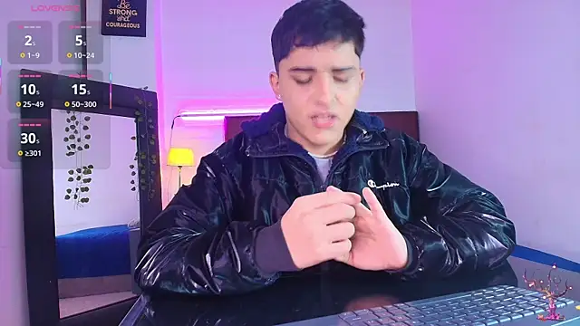 Snapshot of Lucass_love chatting on 10.28.25 Lucass love online show from 10.28.25