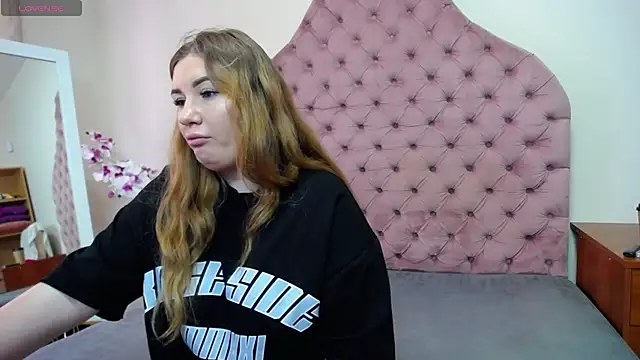 Snapshot of _Agata_ chatting on 05.25.26 Agata online show from 05.25.26