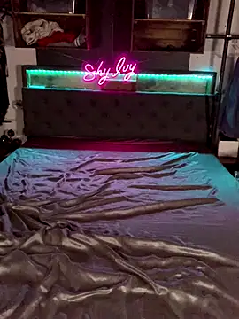 Shy Ivy online show from 10.19.25