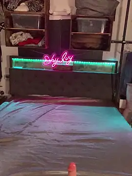 Shy Ivy online show from 10.21.25