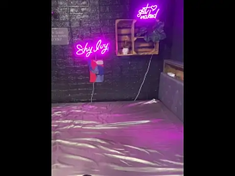 Shy Ivy online show from 11.11.25