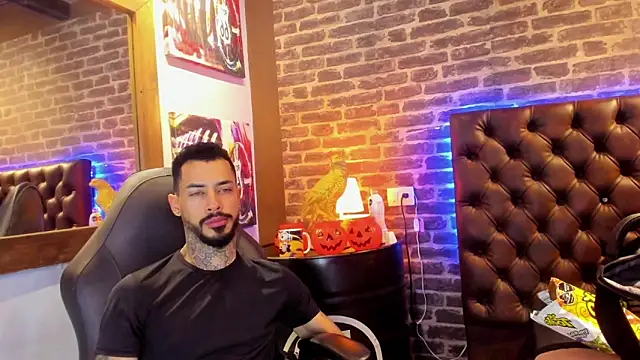 VinzenzRizzo online show from 10.31.25