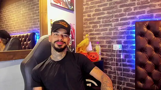 VinzenzRizzo online show from 10.31.25