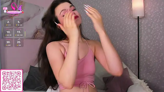 Snapshot of ShyEmma_ chatting on 10.04.25 ShyEmma online show from 10.04.25