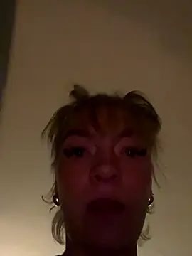 maj0lie online show from 10.04.25