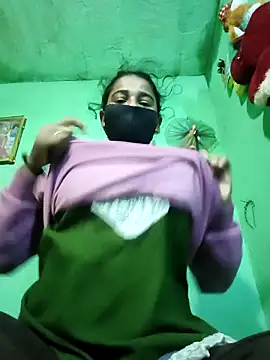 Snapshot of PIHU999 chatting on 10.31.25 PIHU999 online show from 10.31.25