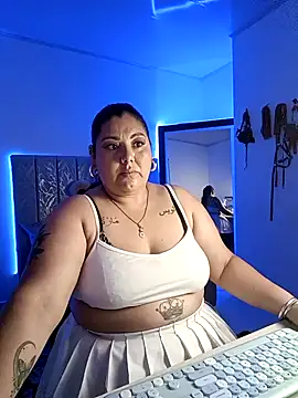 Snapshot of AndreaKinky chatting on 10.19.25 AndreaKinky online show from 10.19.25