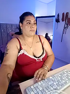 Snapshot of AndreaKinky chatting on 10.20.25 AndreaKinky online show from 10.20.25