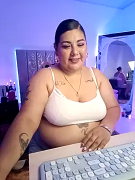 Snapshot of AndreaKinky chatting on 10.25.25 AndreaKinky online show from 10.25.25