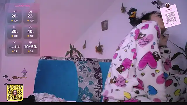 Snapshot of Nocturnawitch chatting on 10.24.25 Nocturnawitch online show from 10.24.25