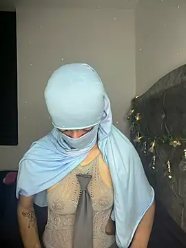 Snapshot of _Zahiira_ chatting on 07.18.26 Zahiira online show from 07.18.26