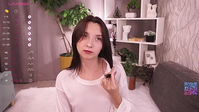 Snapshot of DaisyBlaze chatting on 09.26.25 DaisyBlaze online show from 09.26.25