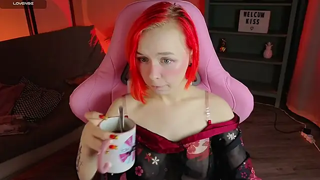 Snapshot of NaomiYoru chatting on 10.21.25 NaomiYoru online show from 10.21.25