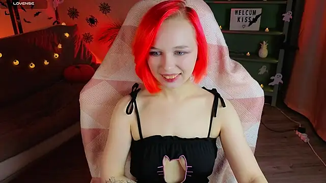 Snapshot of NaomiYoru chatting on 10.23.25 NaomiYoru online show from 10.23.25