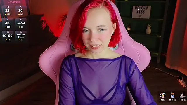 Snapshot of NaomiYoru chatting on 11.08.25 NaomiYoru online show from 11.08.25