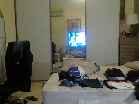 Snapshot of KalendaXL chatting on 10.04.25 KalendaXL online show from 10.04.25