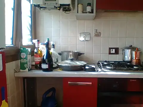 Snapshot of KalendaXL chatting on 10.27.25 KalendaXL online show from 10.27.25