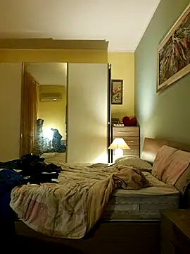 Snapshot of KalendaXL chatting on 10.28.25 KalendaXL online show from 10.28.25