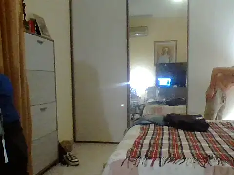 Snapshot of KalendaXL chatting on 11.17.25 KalendaXL online show from 11.17.25