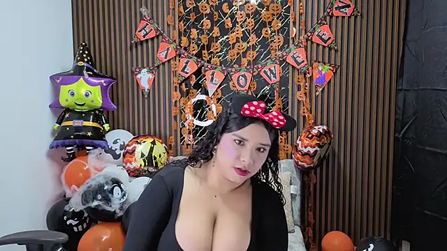 Snapshot of Emy_topless chatting on 10.28.25 Emy topless online show from 10.28.25