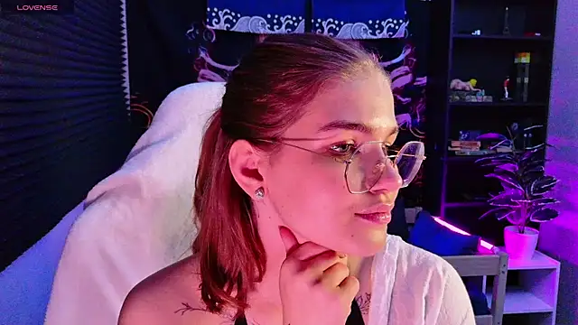 Snapshot of SophieMurrr chatting on 07.19.26 SophieMurrr online show from 07.19.26