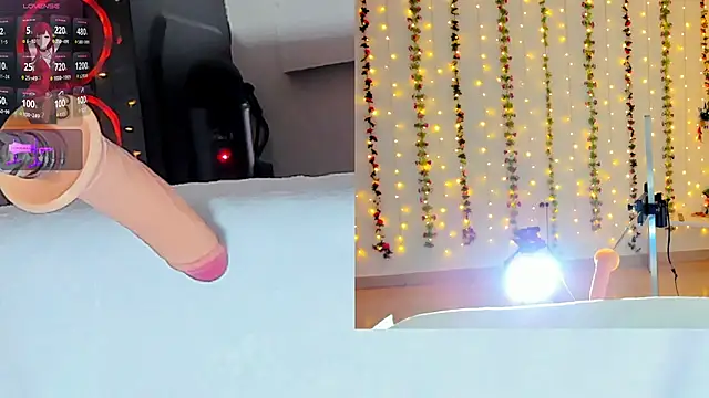 Snapshot of Kitty__Rose__ chatting on 10.11.25 Kitty Rose online show from 10.11.25