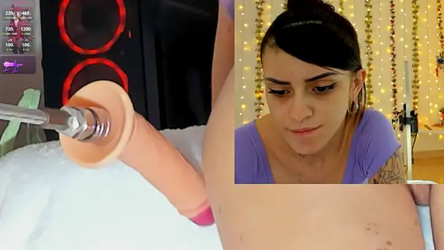 Snapshot of Kitty__Rose__ chatting on 10.24.25 Kitty Rose online show from 10.24.25