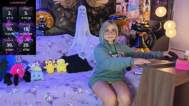 Snapshot of Mafecosecret chatting on 10.19.25 Mafecosecret online show from 10.19.25