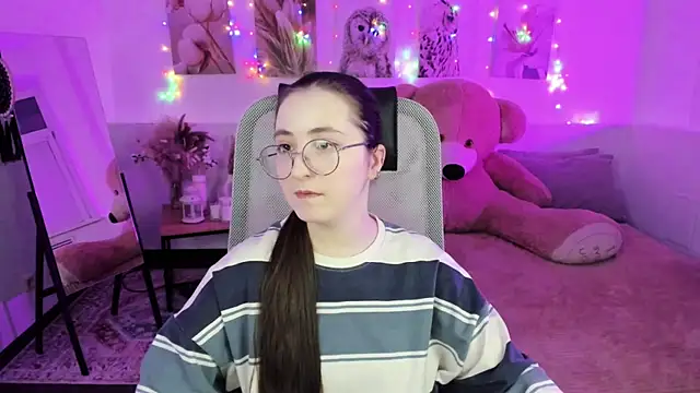 Snapshot of VirtuallVoyant chatting on 02.19.26 VirtuallVoyant online show from 02.19.26