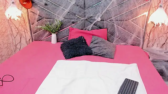 Snapshot of SASHA_BROWNIE__ chatting on 10.07.25 SASHA BROWNIE online show from 10.07.25