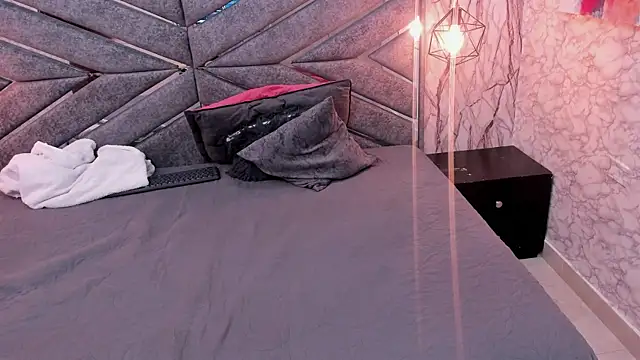 Snapshot of SASHA_BROWNIE__ chatting on 11.13.25 SASHA BROWNIE online show from 11.13.25